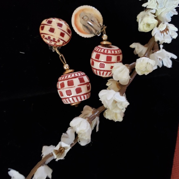 Jewelry - Vintage drop clip-on earrings Jewelry - Vintage drop clip-on earrings
